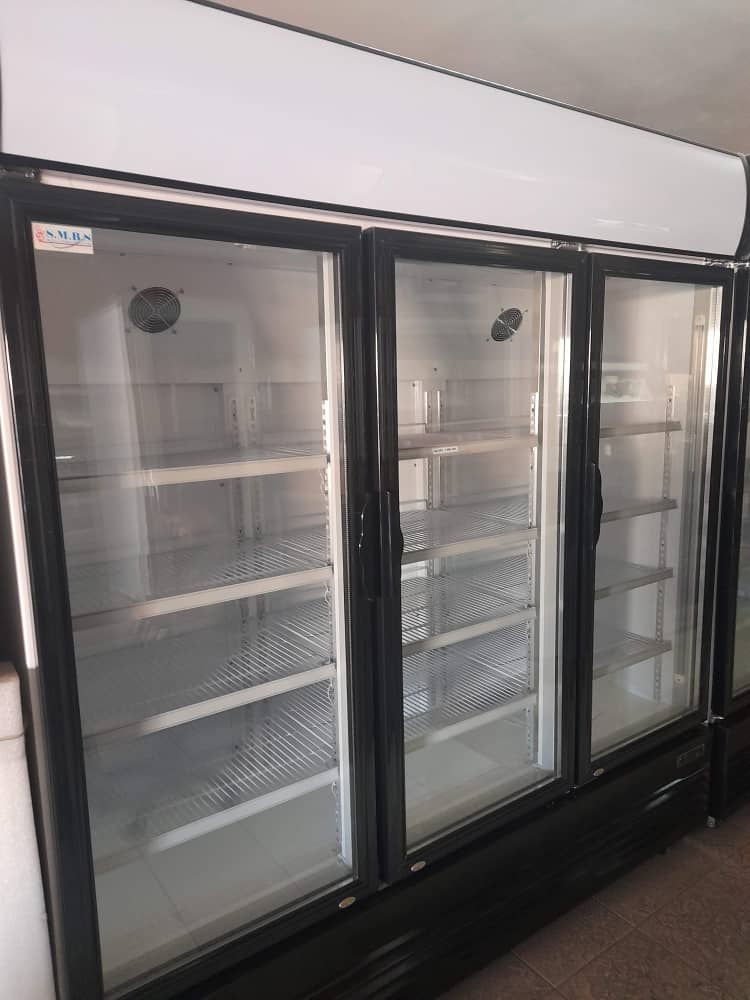 Vitrine verticale réfrigérée 3 portes 1320 litres